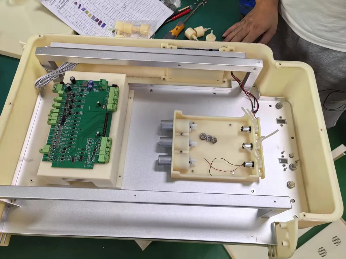 Custom PCB developed for the growing system