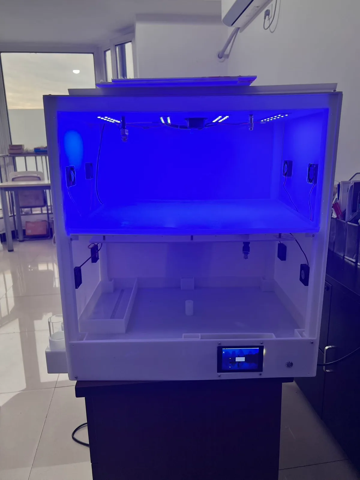 An early Luya prototype running a blue-light spectrum test